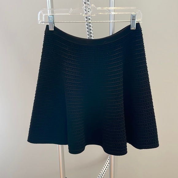 Theory knit black skirt. Never worn - Picture 1 of 3